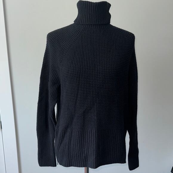 L.L. Bean Pet Black Waffle Knit Turtleneck Pullover Sweater Women's Large - Picture 1 of 9